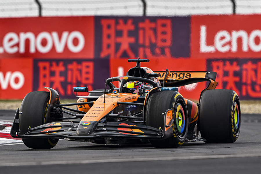 华体会体育-梅赛德斯完胜索伯车队，皮亚斯特里扛起全队的简单介绍